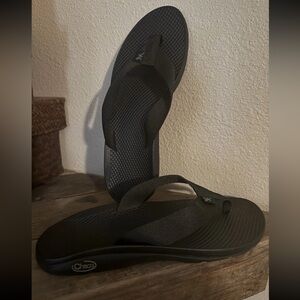 CHACO Women’s Black Flip Flop Sandals 10